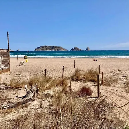 Beachfront In Spain With Pool 公寓 *